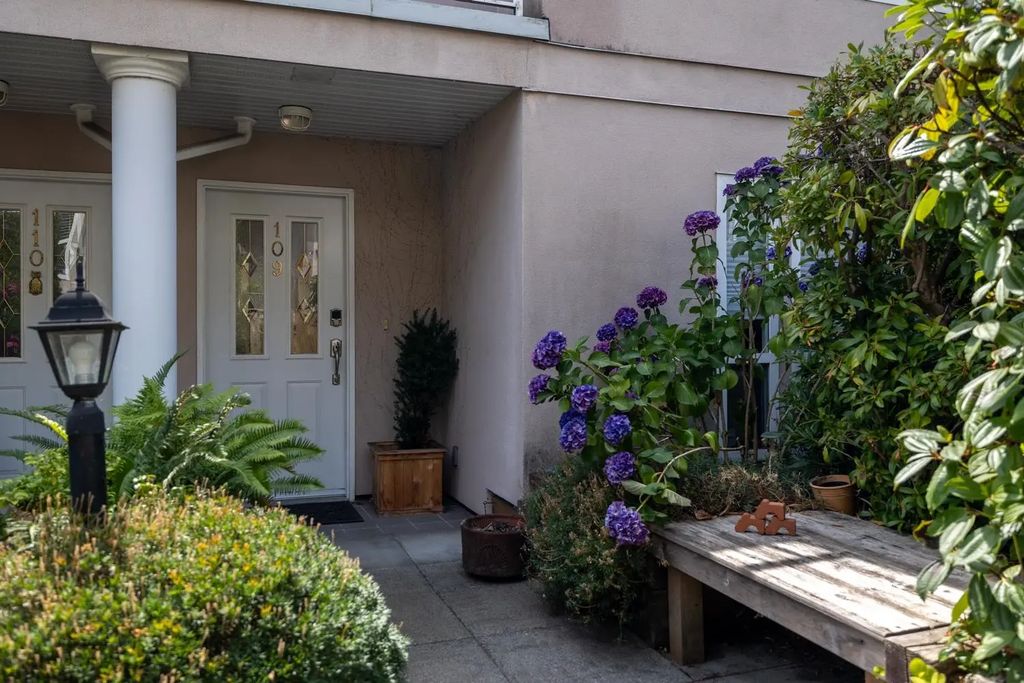 225 E 6th Street 109, North Vancouver
