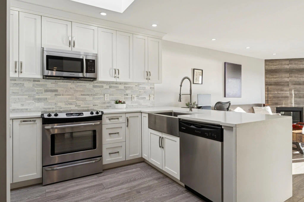 175 W 4th Street 305, North Vancouver