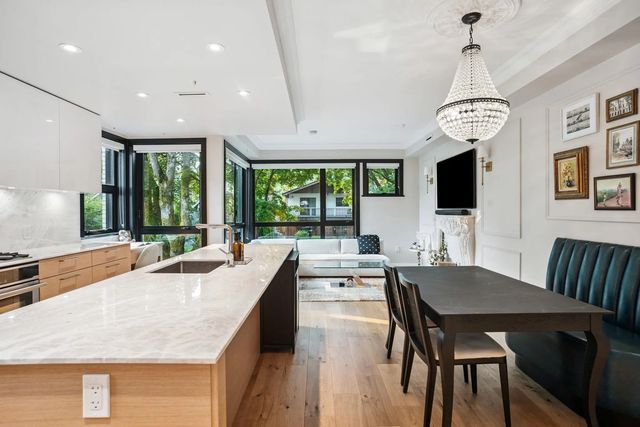3669 W 11th Avenue 201, Vancouver