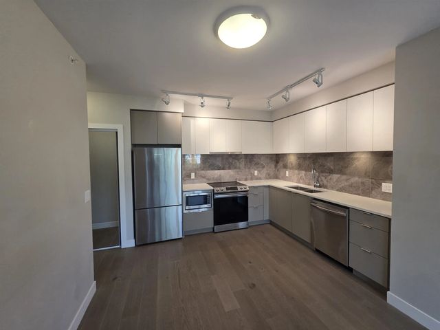 8725 University Crescent 401, Burnaby