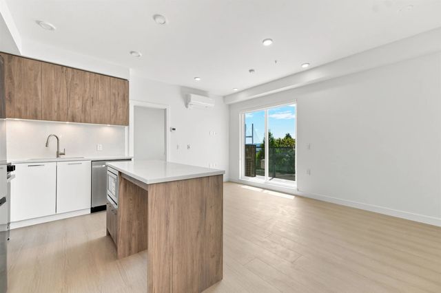82 First Street 427, New Westminster