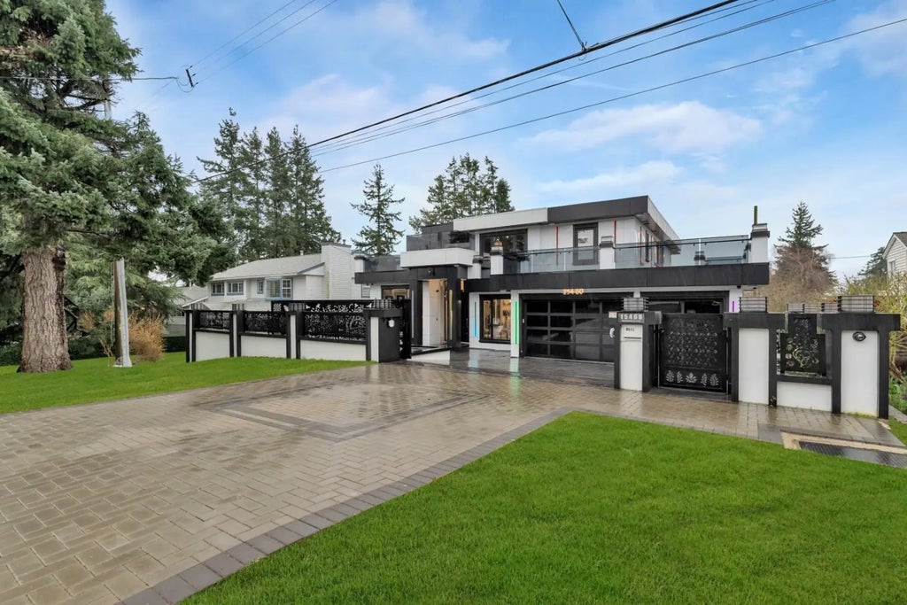 15460 Semiahmoo Avenue, White Rock