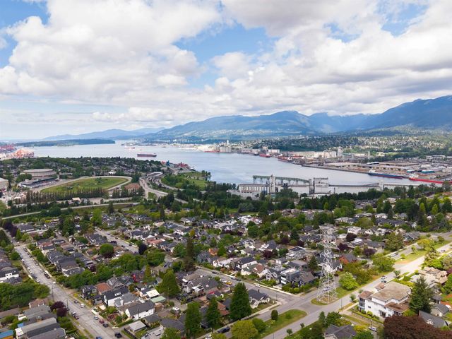 3645 Dundas Street 1, Vancouver