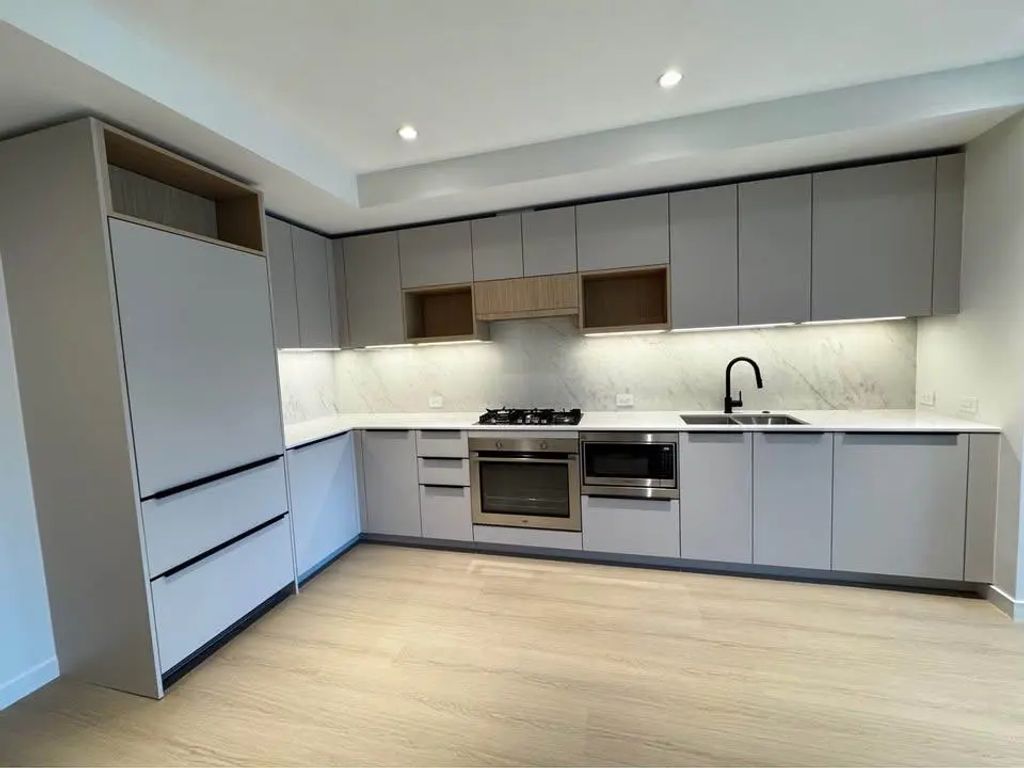 2015 St Johns St, Port Moody, Bc 305, Port Moody