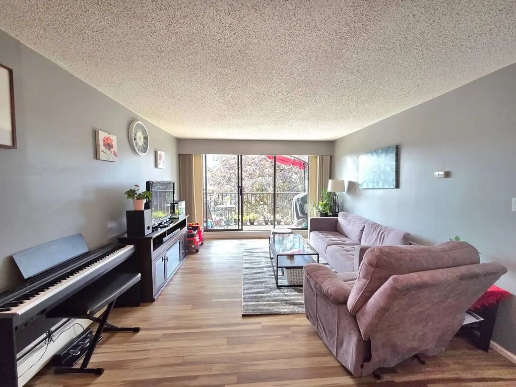 170 E 3rd Street 107, North Vancouver