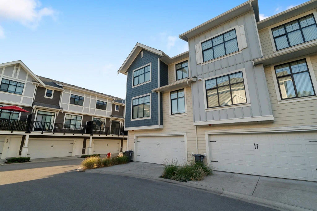 20327 72b Avenue 17, Langley