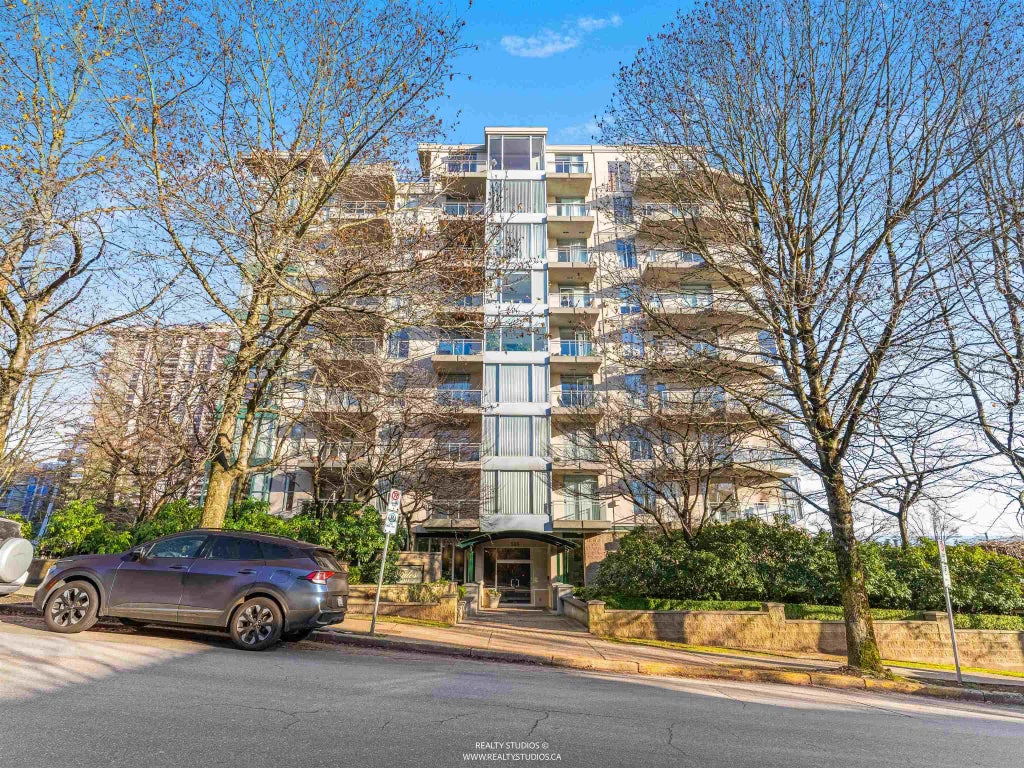 588 16th Street 201, West Vancouver