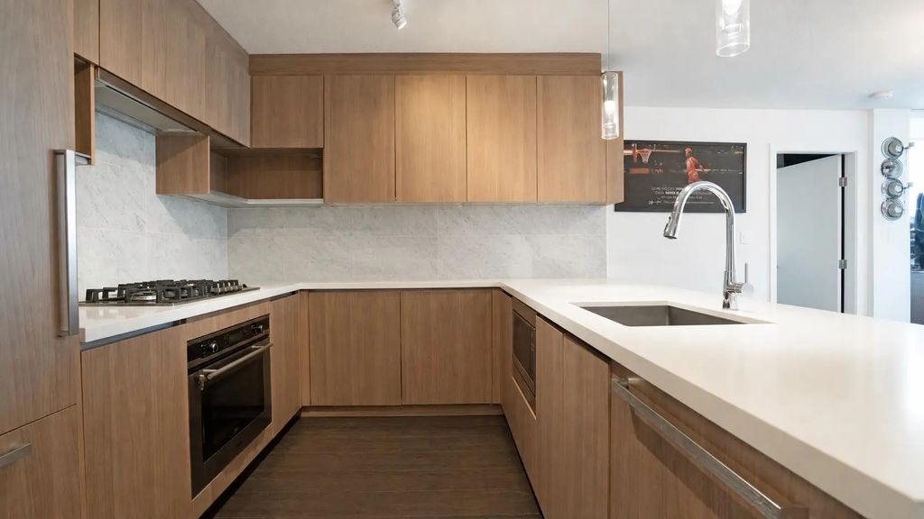 13750 100 Avenue 3706, Surrey