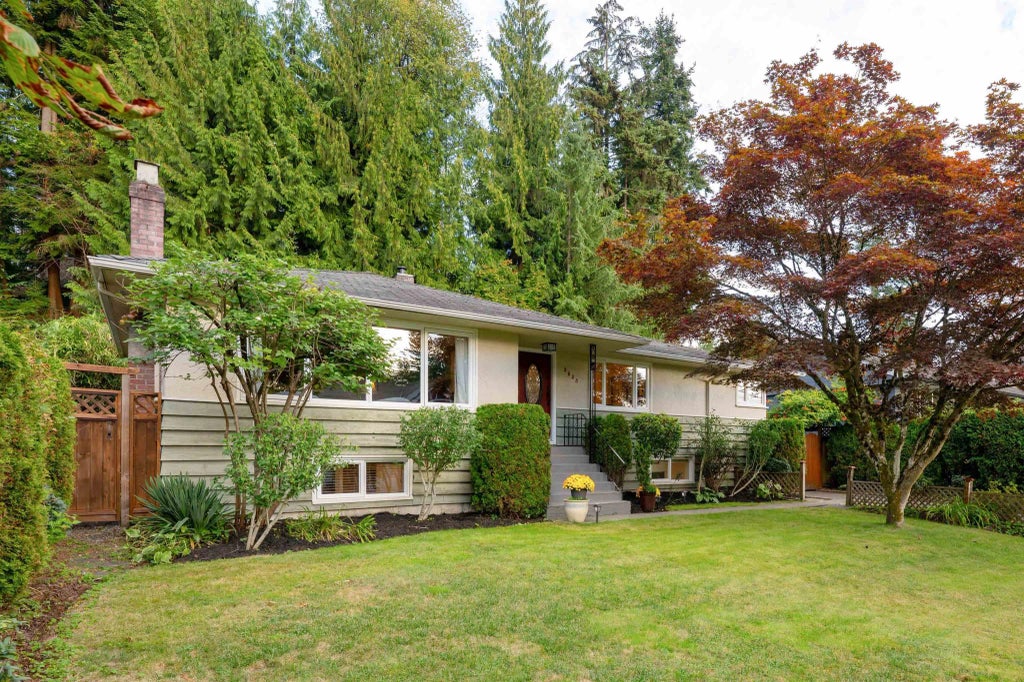 3658 Loraine Avenue, North Vancouver