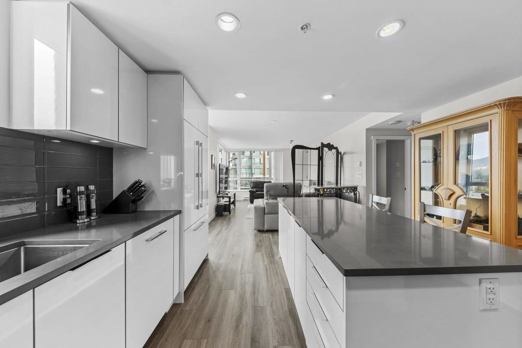 3096 Windsor Gate 1001, Coquitlam