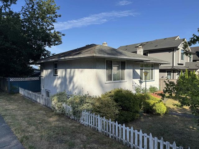 833 Scott Street, New Westminster