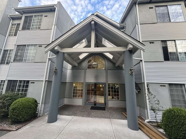 13910 101 Avenue 311, Surrey