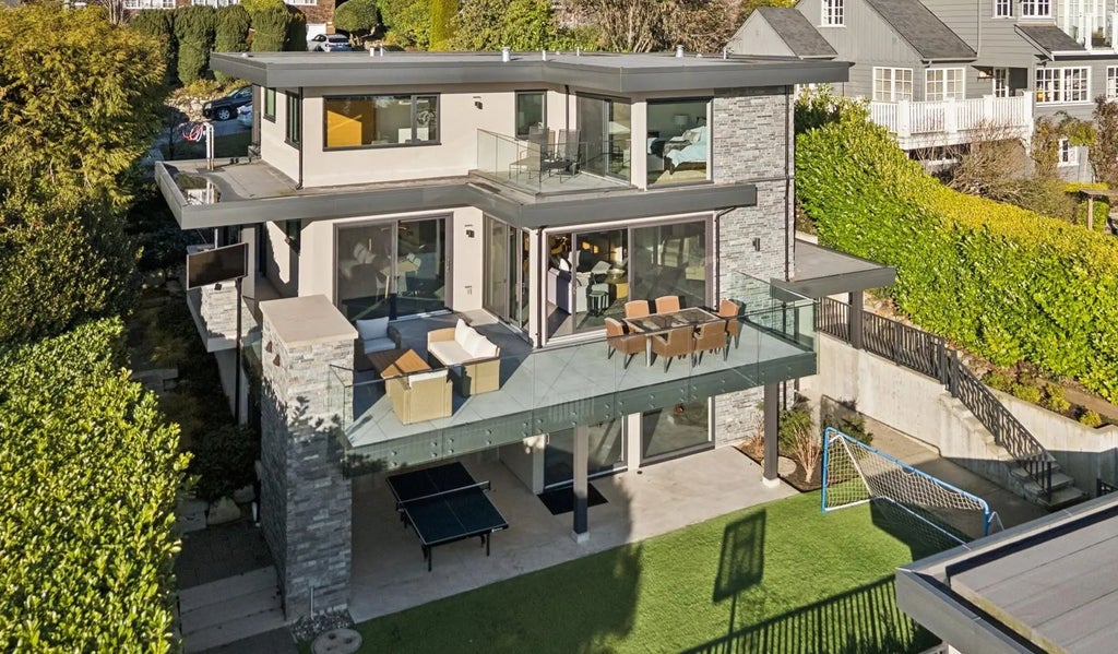 2678 Mathers Avenue, West Vancouver