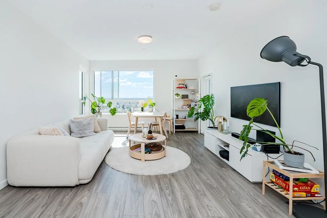 6438 Byrnepark Drive 416, Burnaby