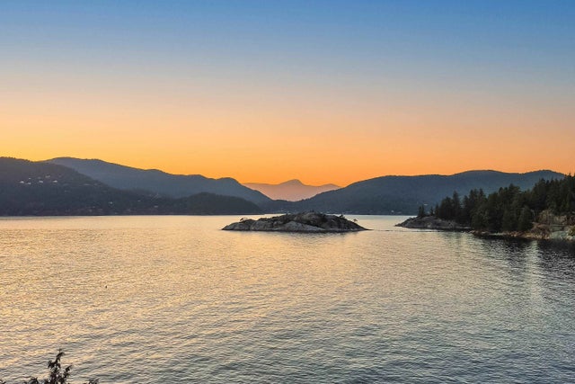 6275 Taylor Drive, West Vancouver