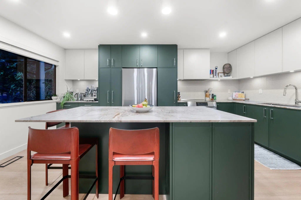 1910 Cedar Village Crescent 34, North Vancouver