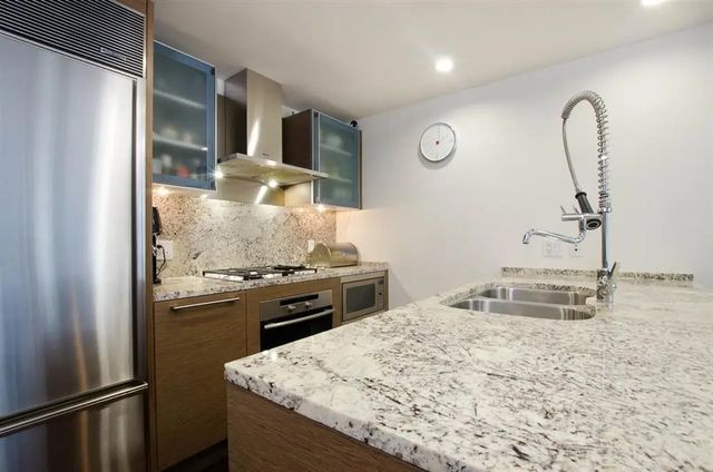1111 Alberni Street 270x, Vancouver