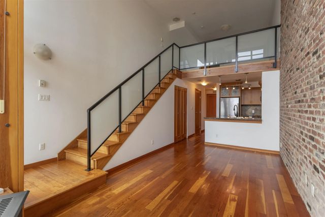 10 Renaissance Square 217, New Westminster