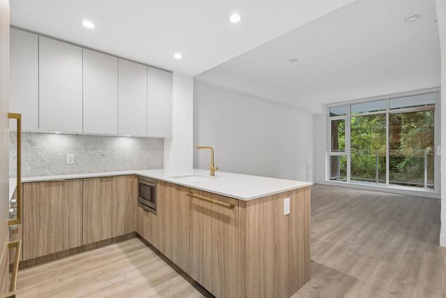 2375 Emery Court 208, North Vancouver