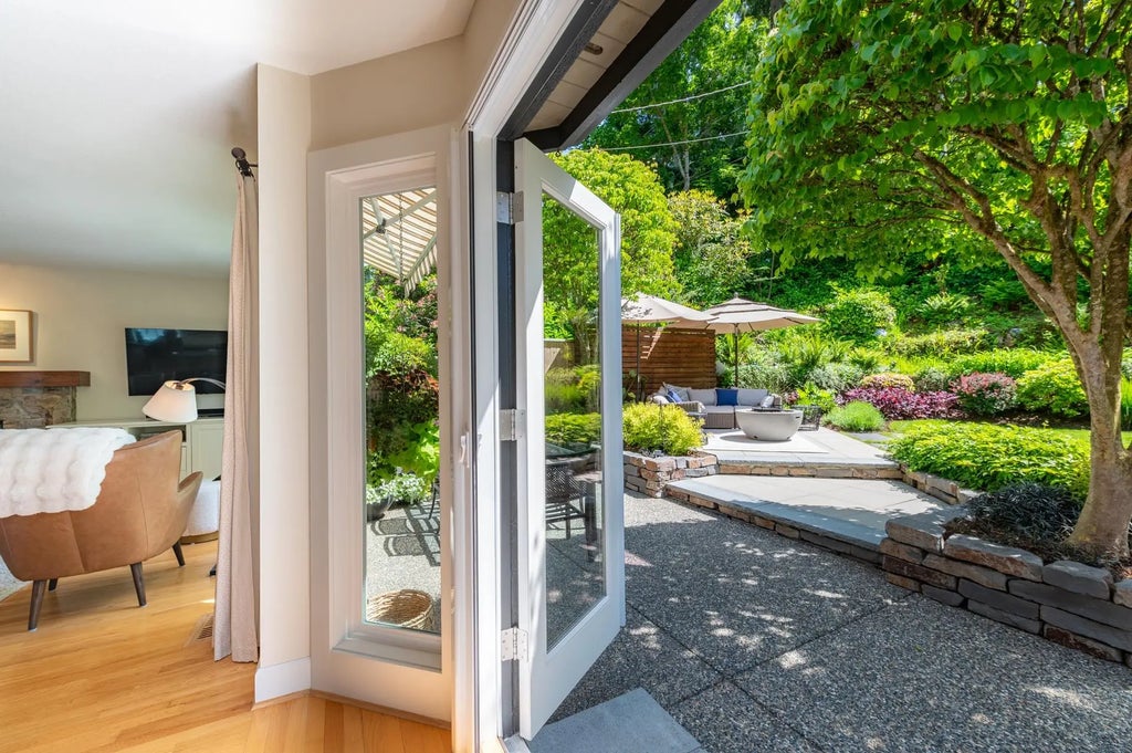 997 Canyon Boulevard, North Vancouver