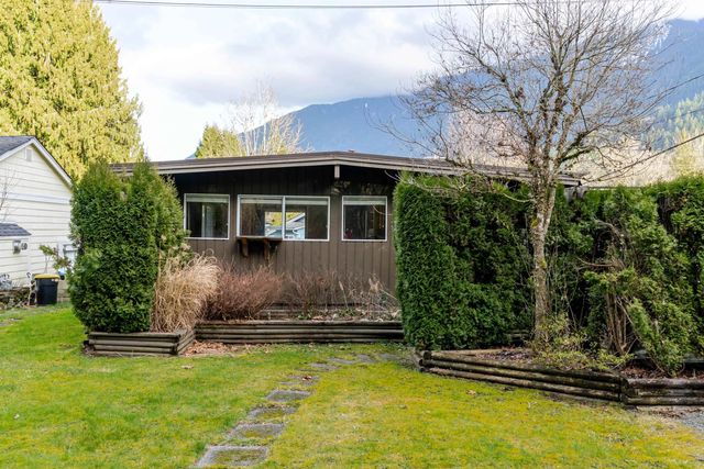 1876 Vera Road, Lindell Beach