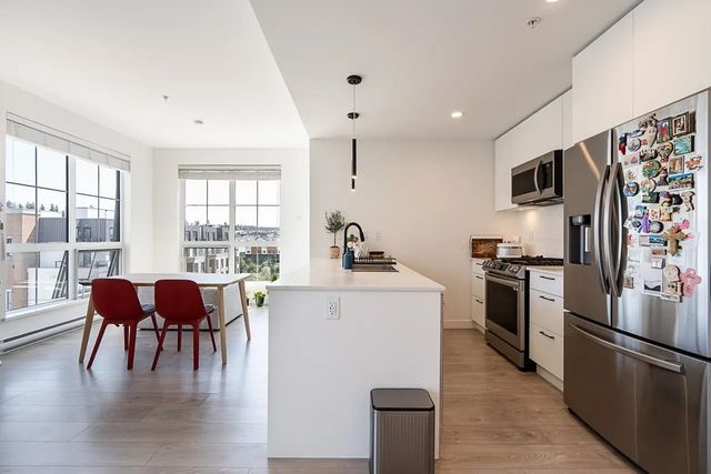 8353 200a Street 602, Langley
