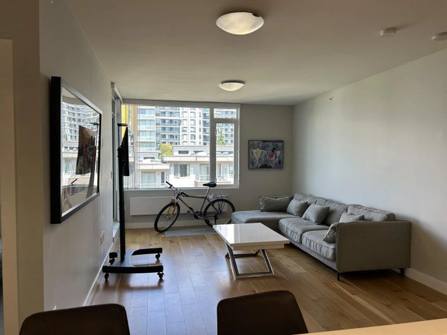 9393 Tower Road 518, Burnaby