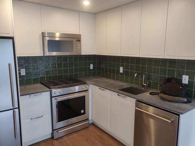 645 Como Lake Avenue 414, Coquitlam