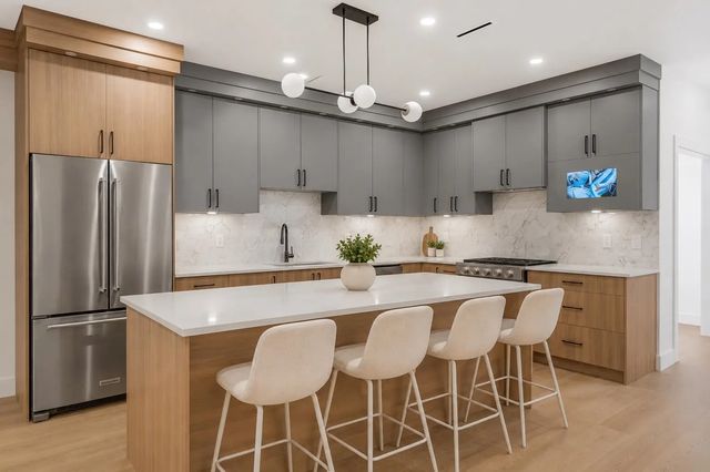 6176 Elgin Avenue 4, Burnaby
