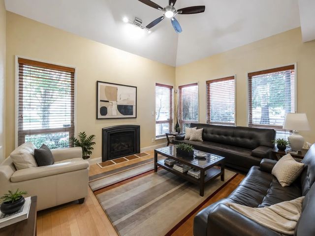15055 20 Avenue 8, Surrey