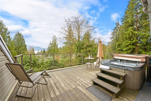 4622 Cove Cliff Road, North Vancouver