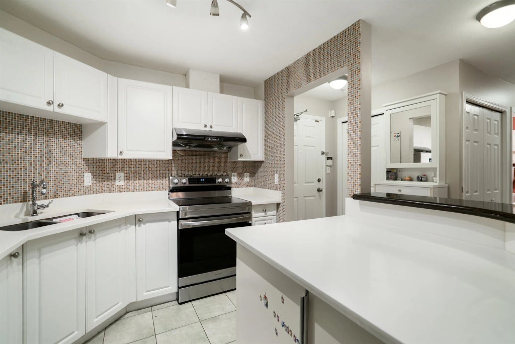 519 Twelfth Street 101, New Westminster