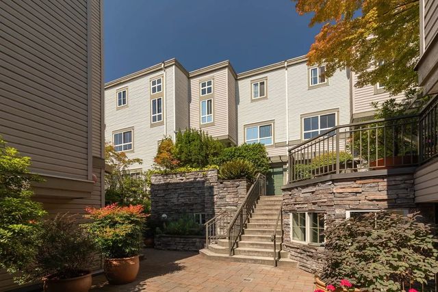 2375 W Broadway 34, Vancouver