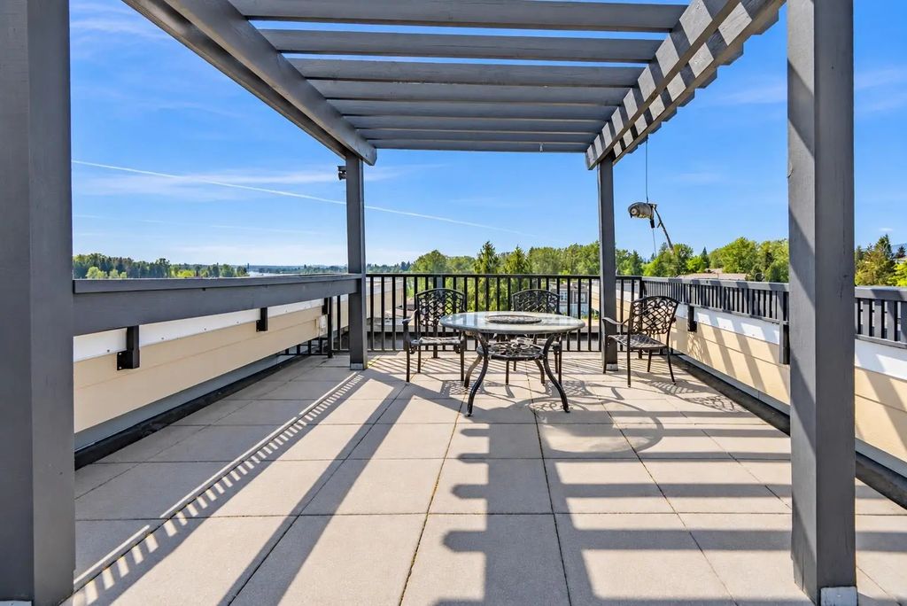11566 224 Street 304, Maple Ridge