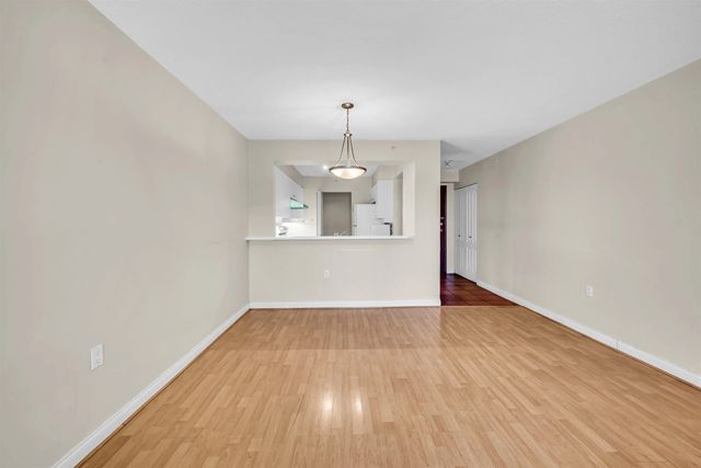7380 Elmbridge Way 701, Richmond