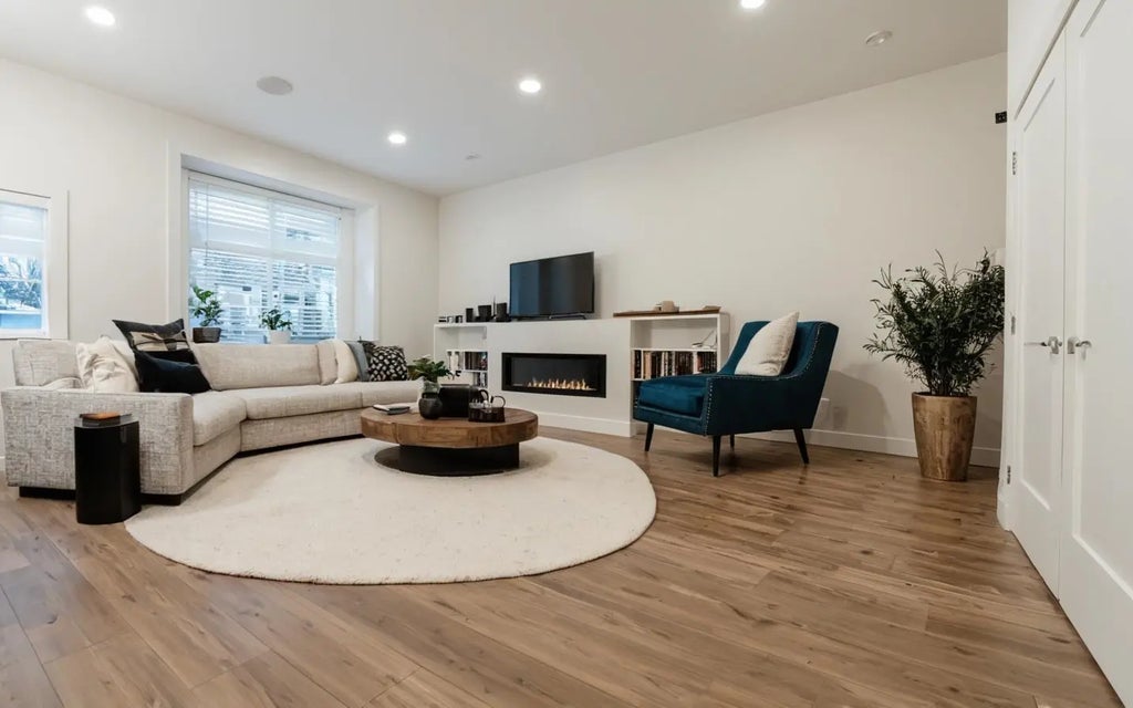 5960 142nd Street 16, Surrey