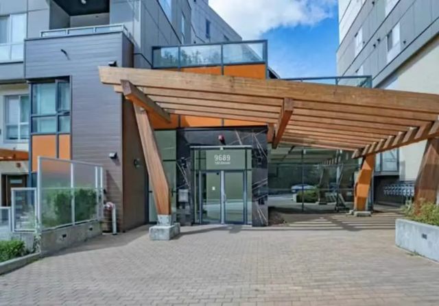 9689 140 Street 5xx, Surrey