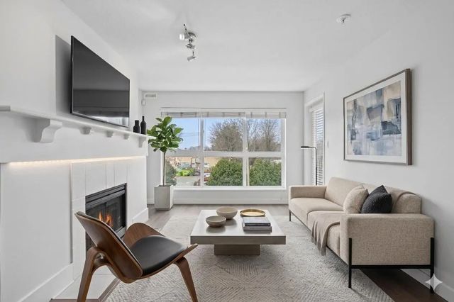 5500 Lynas Lane 304, Richmond
