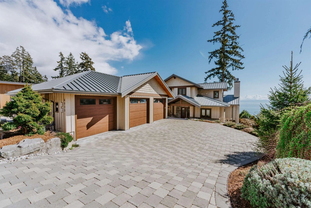 6035 Silverstone Lane, Sechelt