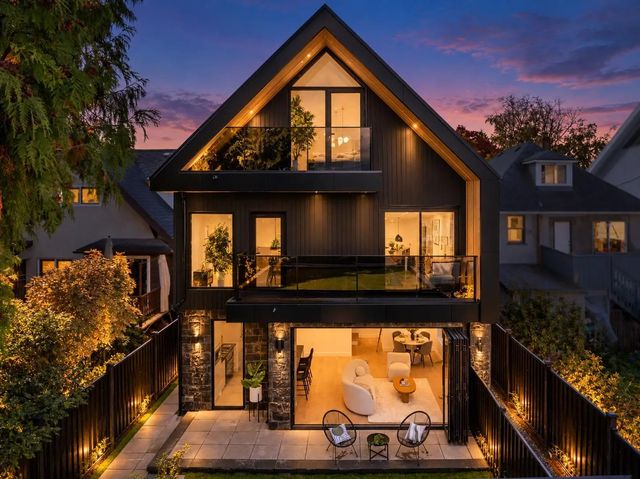 2145 Napier Street 2, Vancouver