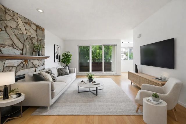 1420 E 8th Avenue 210, Vancouver