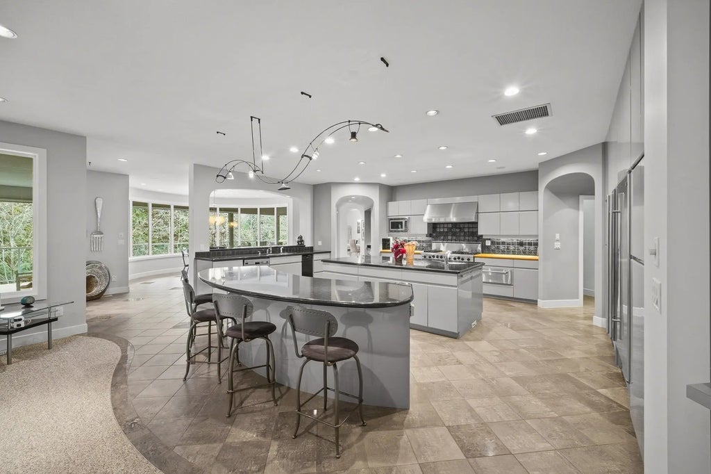 1075 Thomson Road, Anmore