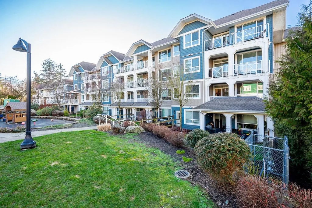 16380 64 Avenue 313, Surrey