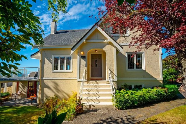 1104 Esquimalt Avenue, West Vancouver