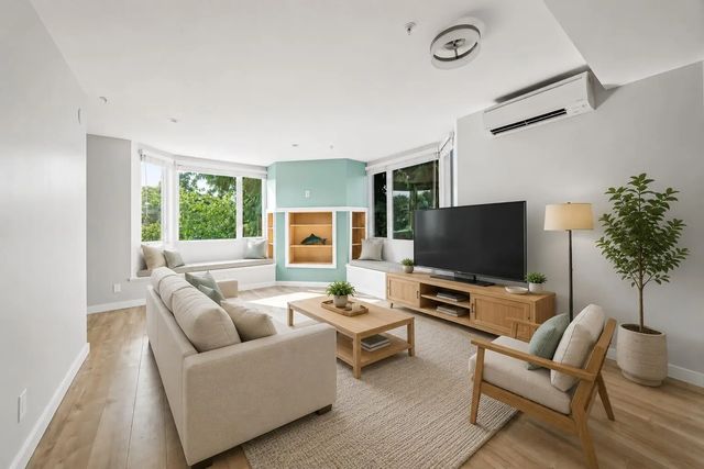 122 Lakewood Drive, Vancouver