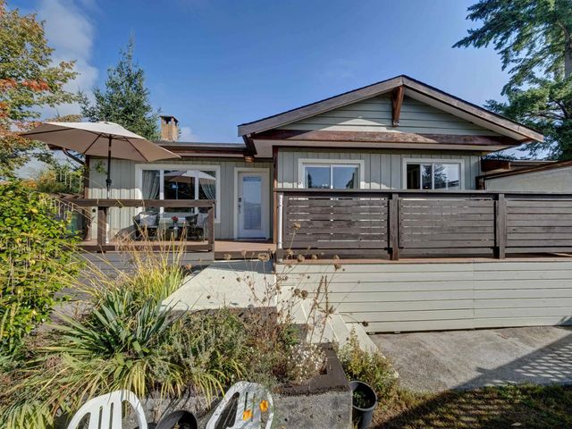 5582 Emerson Road, Sechelt