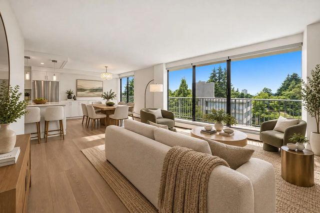 1745 Esquimalt Avenue 802, West Vancouver