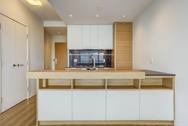 4688 Kingsway 3302, Burnaby