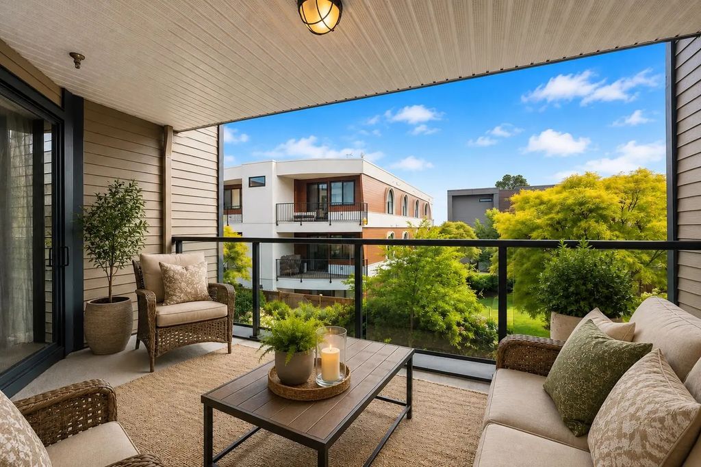 15210 Pacific Avenue 220, White Rock