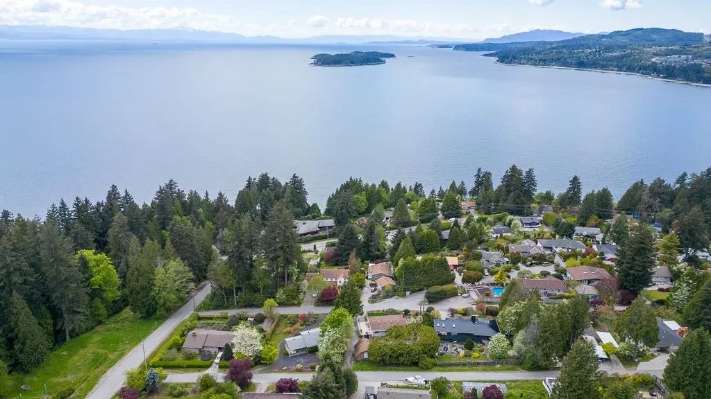 5112 Pam Road, Sechelt